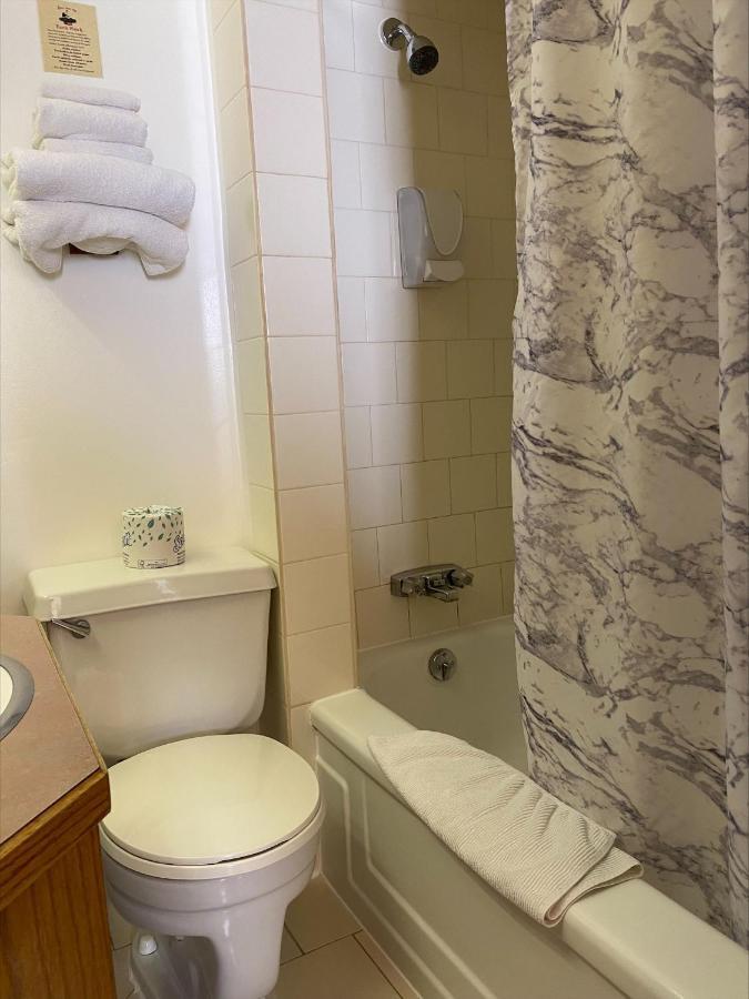 Stork Nest Inn Smithers Εξωτερικό φωτογραφία